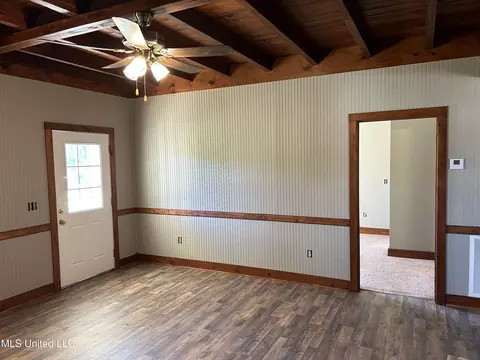 Living - 292 Parks Rd, Jackson, MS 39212 photo 2 of 3