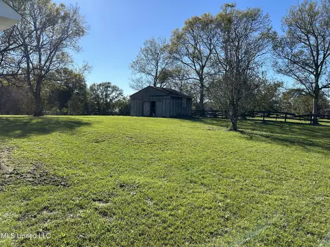 Exterior - 292 Parks Rd, Jackson, MS 39212 photo 2 of 7