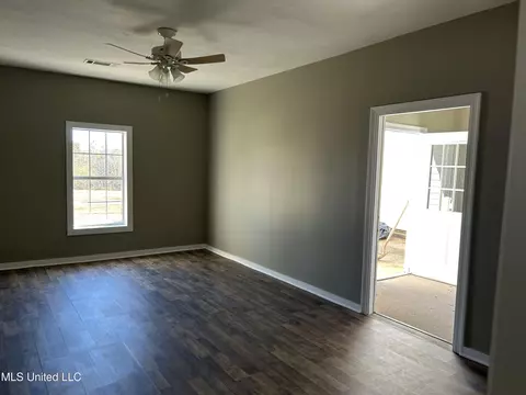 Living - 292 Parks Rd, Jackson, MS 39212 photo 3 of 3