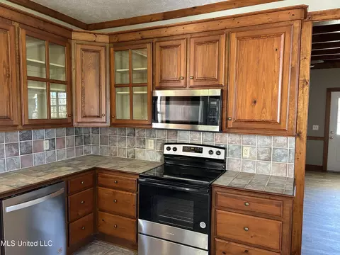 Kitchen - 292 Parks Rd, Jackson, MS 39212 photo 1 of 4