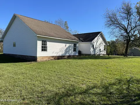 Exterior - 292 Parks Rd, Jackson, MS 39212 photo 3 of 7