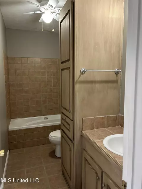 Bath - 292 Parks Rd, Jackson, MS 39212 photo 1 of 1