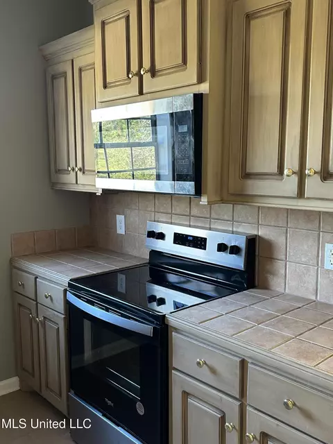 Kitchen - 292 Parks Rd, Jackson, MS 39212 photo 3 of 4