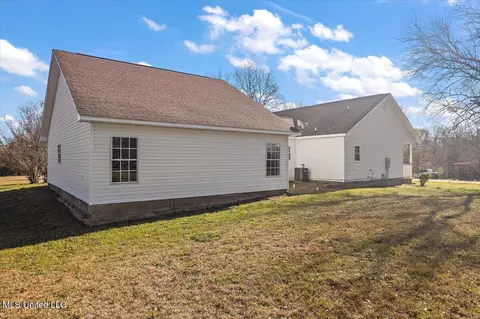 Exterior - 292 Parks Rd, Jackson, MS 39212 photo 6 of 7