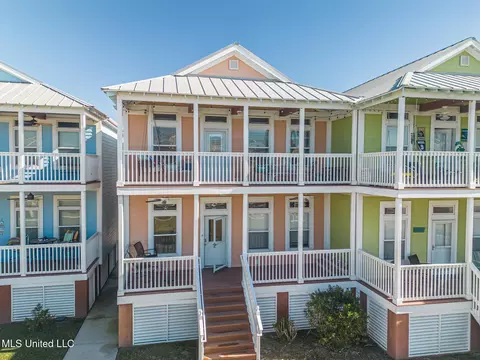 1515 E Beach Blvd #203, Pass Christian, MS 39571