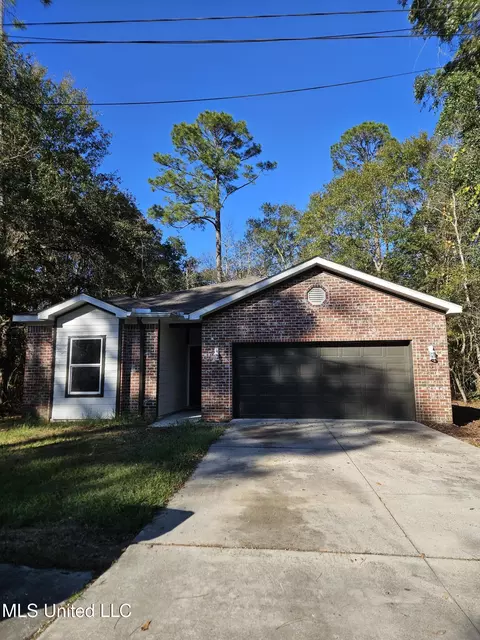 6068 E Clay St, Bay Saint Louis, MS 39520