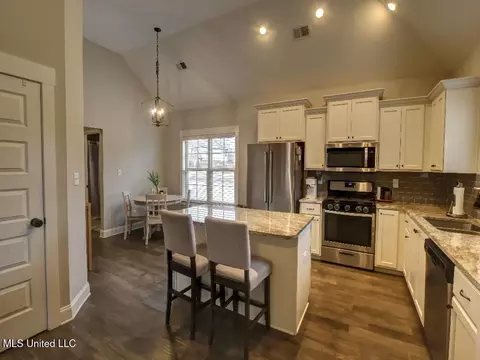 Kitchen - 1052 Peggy Cv, Hernando, MS 38632 photo 1 of 2