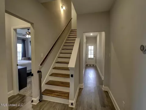 Entry Way - 1052 Peggy Cv, Hernando, MS 38632 photo 1 of 1