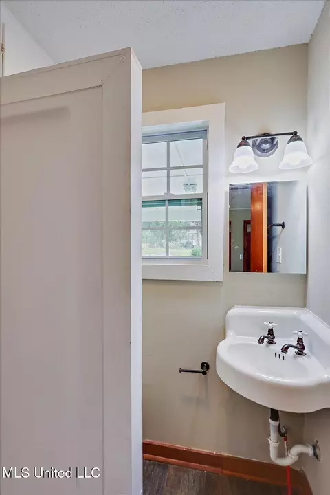 Bath - 310 Carpenter, Utica, MS 39175 photo 1 of 3