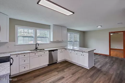 Kitchen - 310 Carpenter, Utica, MS 39175 photo 3 of 3