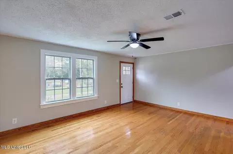 Living - 310 Carpenter, Utica, MS 39175 photo 3 of 4