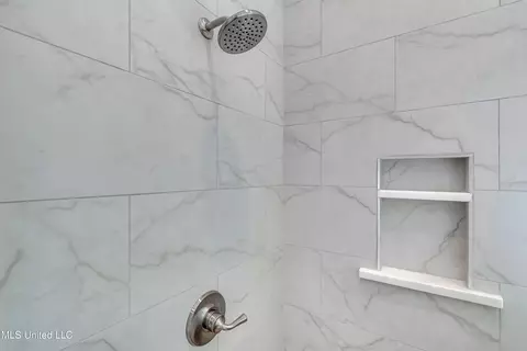 Bath - 320 Celadon Way, Brandon, MS 39042 photo 5 of 6