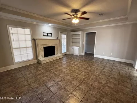 Living - 473 Mockingbird Ln, Madison, MS 39110 photo 2 of 2