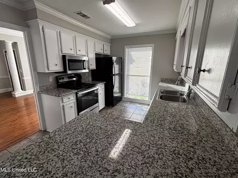Kitchen - 473 Mockingbird Ln, Madison, MS 39110 photo 1 of 1