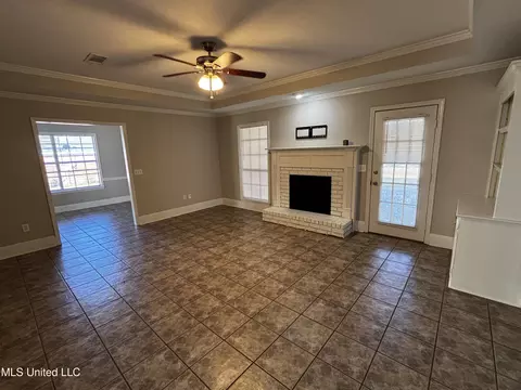 Living - 473 Mockingbird Ln, Madison, MS 39110 photo 1 of 2