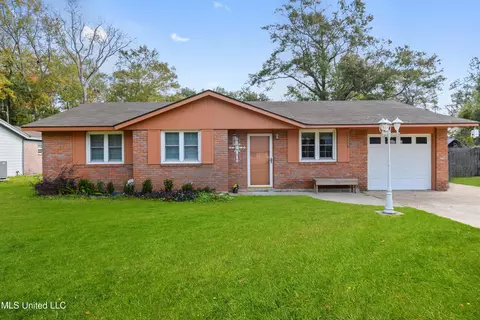 5502 Hyland Dr, Pascagoula, MS 39567