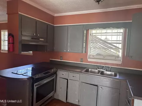 6601 Clark Ave, Moss Point, MS 39563 photo 9