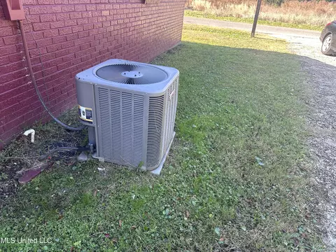 6601 Clark Ave, Moss Point, MS 39563 photo 6