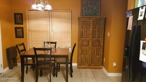 Dining - 6827 Ruby Cv, Walls, MS 38680 photo 2 of 2