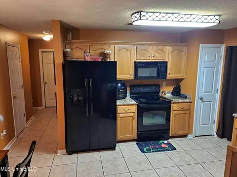 Kitchen - 6827 Ruby Cv, Walls, MS 38680 photo 1 of 1