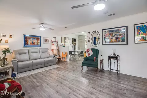 Living - 1014 W College Ave, Wiggins, MS 39577 photo 1 of 2
