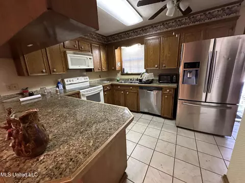 Kitchen - 454 Ms-545 #545S, Magee, MS 39111 photo 3 of 3