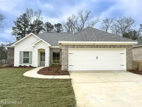 995 Riverside Ln, Pearl, MS 39208