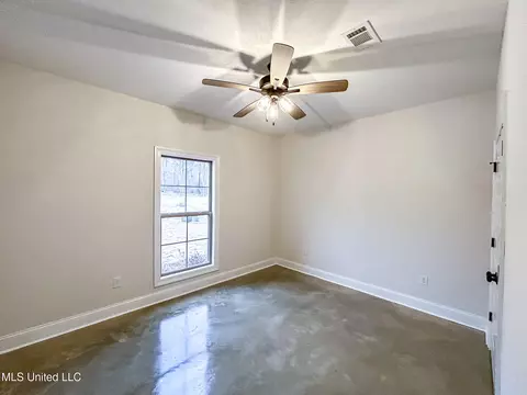 Bedroom - 997 Riverside Ln, Pearl, MS 39208 photo 3 of 6