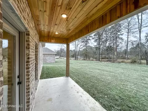 Exterior - 997 Riverside Ln, Pearl, MS 39208 photo 2 of 4