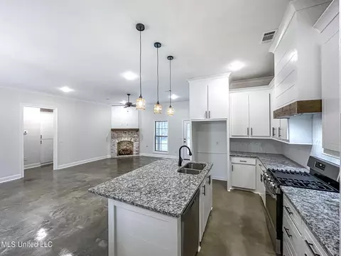 Kitchen - 997 Riverside Ln, Pearl, MS 39208 photo 1 of 2