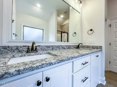Bath - 997 Riverside Ln, Pearl, MS 39208 photo 1 of 3