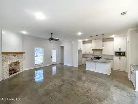 Living - 997 Riverside Ln, Pearl, MS 39208 photo 1 of 3