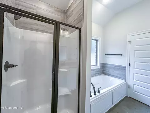 Bath - 997 Riverside Ln, Pearl, MS 39208 photo 2 of 3