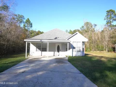 7076 W Perry St, Bay Saint Louis, MS 39520