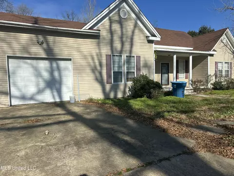 321 Maple St, Marks, MS 38646