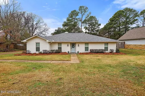 7059 Edgewater Dr, Ridgeland, MS 39157