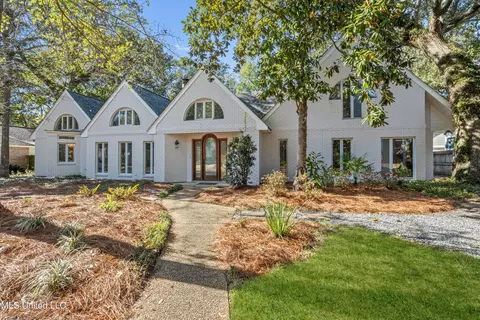 39 Old Oak Ln, Gulfport, MS 39503