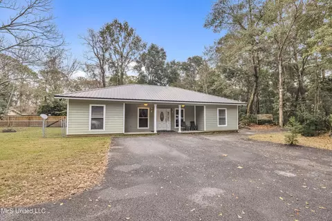 28 Zettle Rd, Ocean Springs, MS 39564
