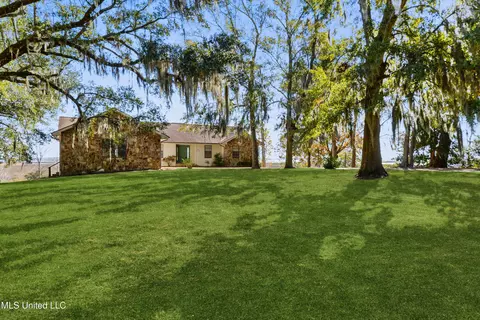 702 Homestead Blvd, Gautier, MS 39553