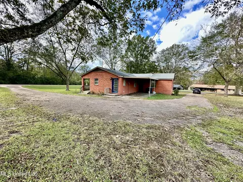 1402 S Fir Ave, Collins, MS 39428