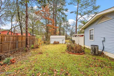 Exterior - 554 N North Park Dr, Jackson, MS 39206 photo 7 of 8