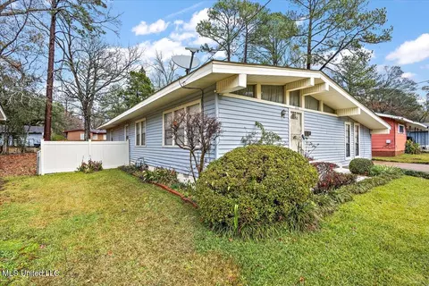 Exterior - 554 N North Park Dr, Jackson, MS 39206 photo 3 of 8