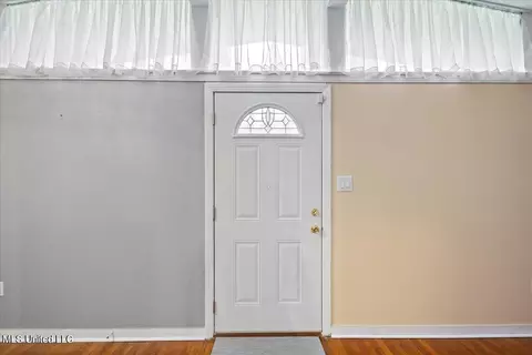 Entry Way - 554 N North Park Dr, Jackson, MS 39206 photo 1 of 3