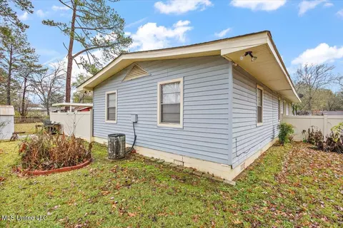 Exterior - 554 N North Park Dr, Jackson, MS 39206 photo 6 of 8