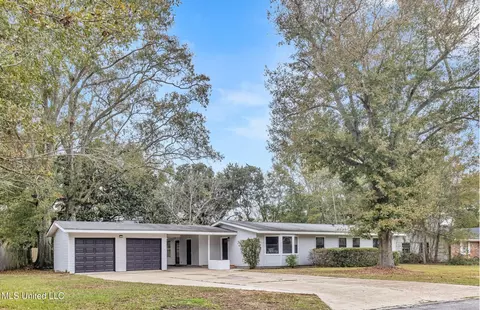 3647 Cumberland Dr, Moss Point, MS 39563