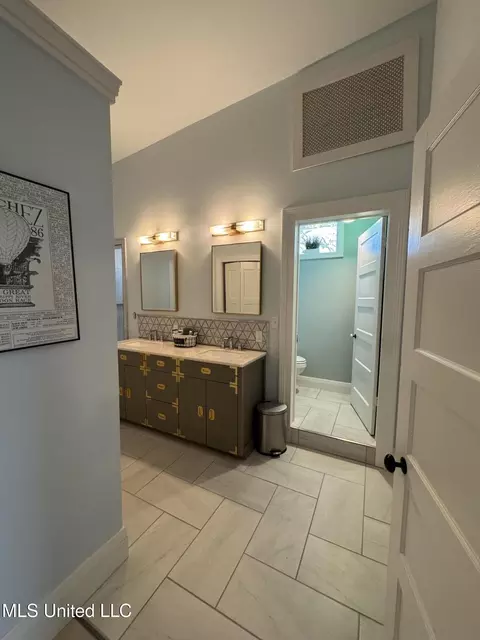 Bath - 701 Franklin St, Natchez, MS 39120 photo 2 of 9