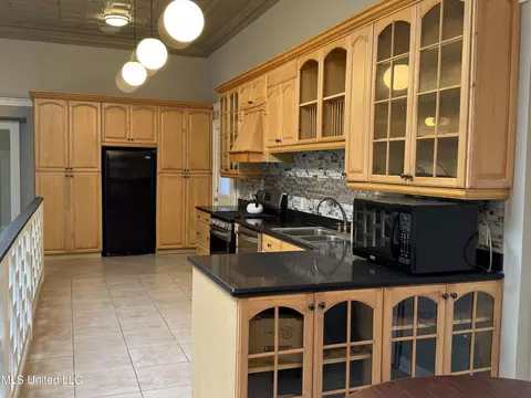 Kitchen - 701 Franklin St, Natchez, MS 39120 photo 5 of 7