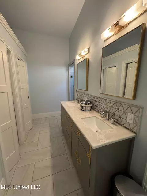 Bath - 701 Franklin St, Natchez, MS 39120 photo 4 of 9
