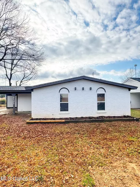 2121 Coral Hills Dr, Southaven, MS 38671