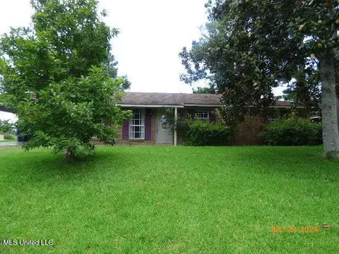 320 Sgt Henry Brown Dr, Natchez, MS 39120